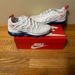 Nike Air Vapor Max Plus Sneaker White/Red/Blue $210